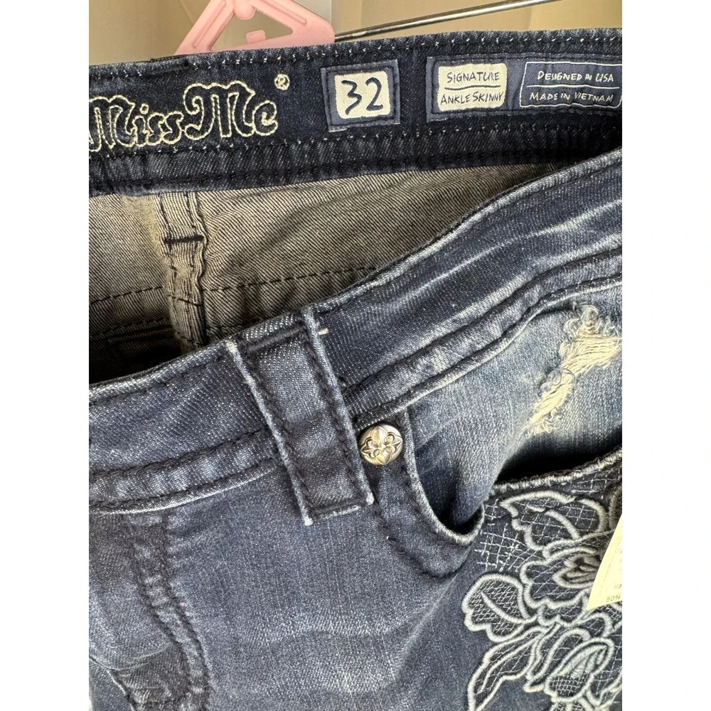 Miss Me Women's Blue Embroidered Jeans - Picture 6 of 10